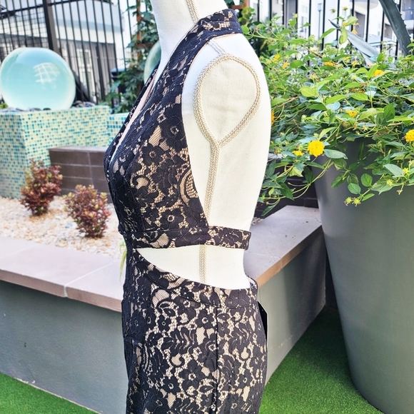 Evening Gown – Nova Luxe – Black – Halter Deep V Maxi w/ Cutouts & Tulle Hem – M - Picture 13 of 16